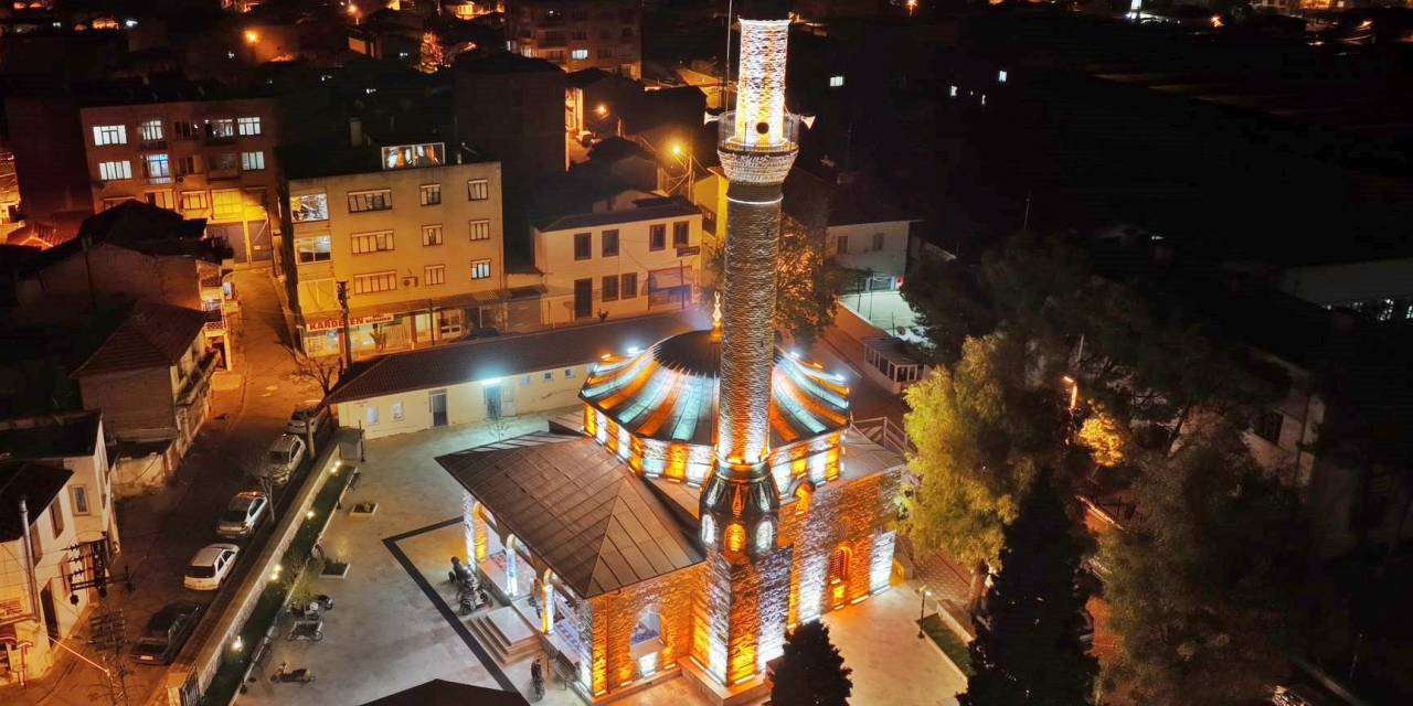 AKHİSAR BELEDİYESİ’NDEN YENİ GÜLRUH CAMİİ’NDE IŞIKLANDIRMA ÇALIŞMASI