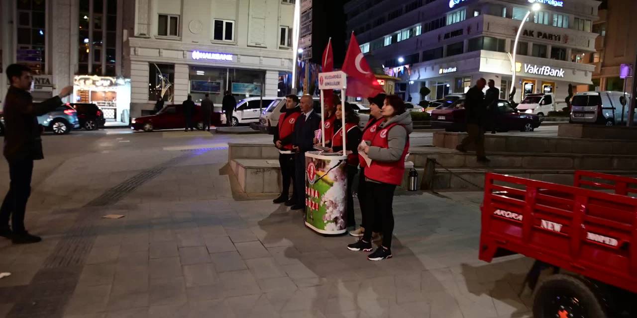 KILIÇDAROĞLU GÖNÜLLÜLERİ, YOZGAT'TAKİÇALIŞMALARINI SÜRDÜRÜYOR