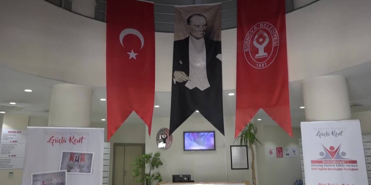 BORNOVA BELEDİYESİ 'ATATÜRK'Ü DOĞRU ANLAMAK' KONULU PANELE EV SAHİPLİĞİ YAPTI