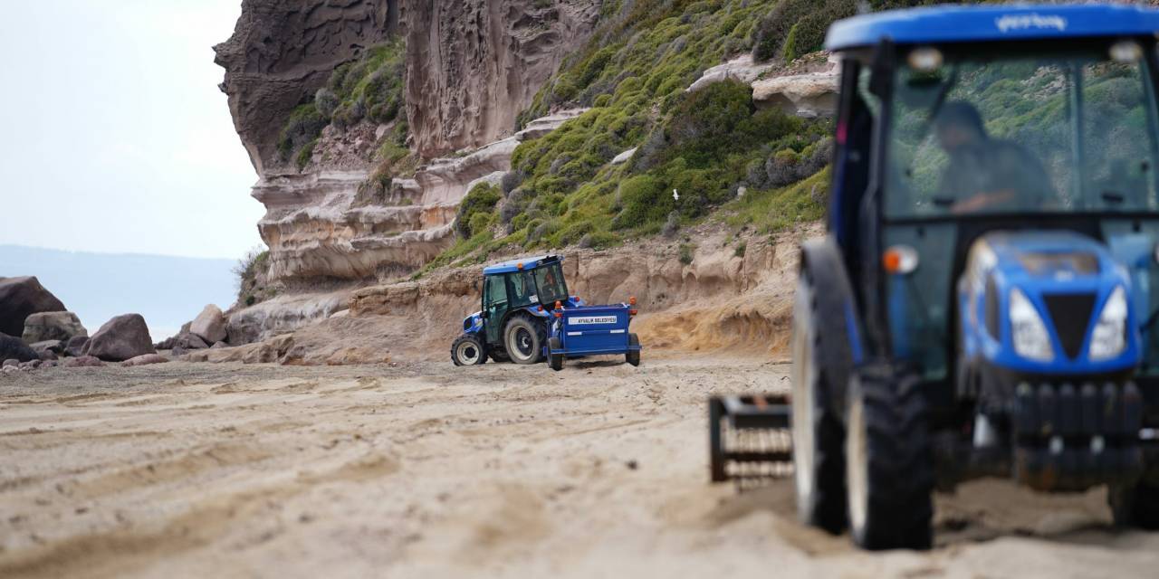 AYVALIK’TA PLAJLAR SEZONA HAZIRLANIYOR