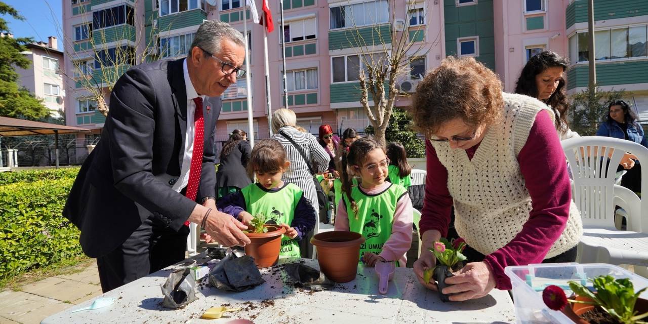 GAZİEMİR BELEDİYESİ, YAŞLILARA SAYGI HAFTASI’NDA FİDANLAR İLE ÇINARLARI ATA EVİ’NDE BULUŞTURDU