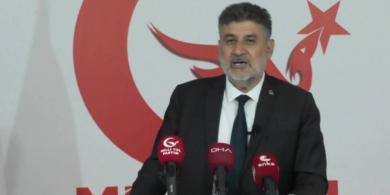 REMZİÇAYIR: “KOSKOCA CUMHURBAŞKANI, HAVUZ TEMELİ ATMIŞ, ‘HASTANE TEMELİ’ DİYOR. TİYATRODAN BIKMADIN MI”