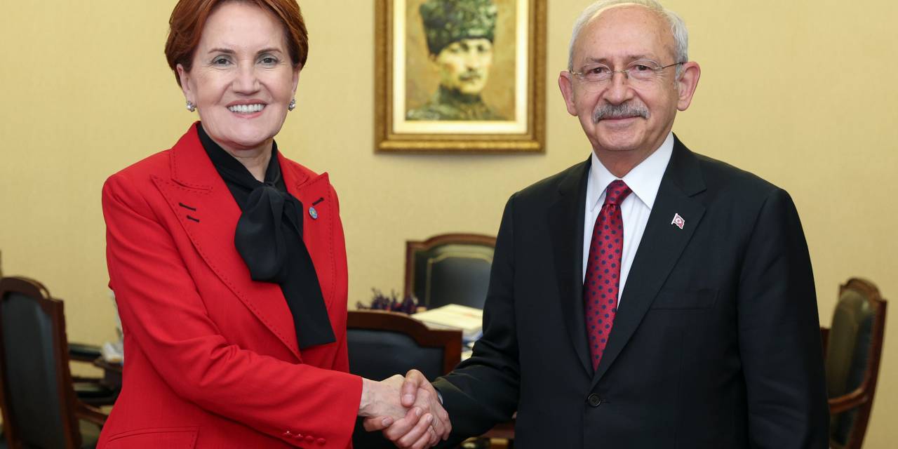 AKŞENER, CUMHURBAŞKANI ADAYI KILIÇDAROĞLU'NUN SEÇİM KAMPANYASI İÇİN EMEKLİ MAAŞINI BAĞIŞLADI