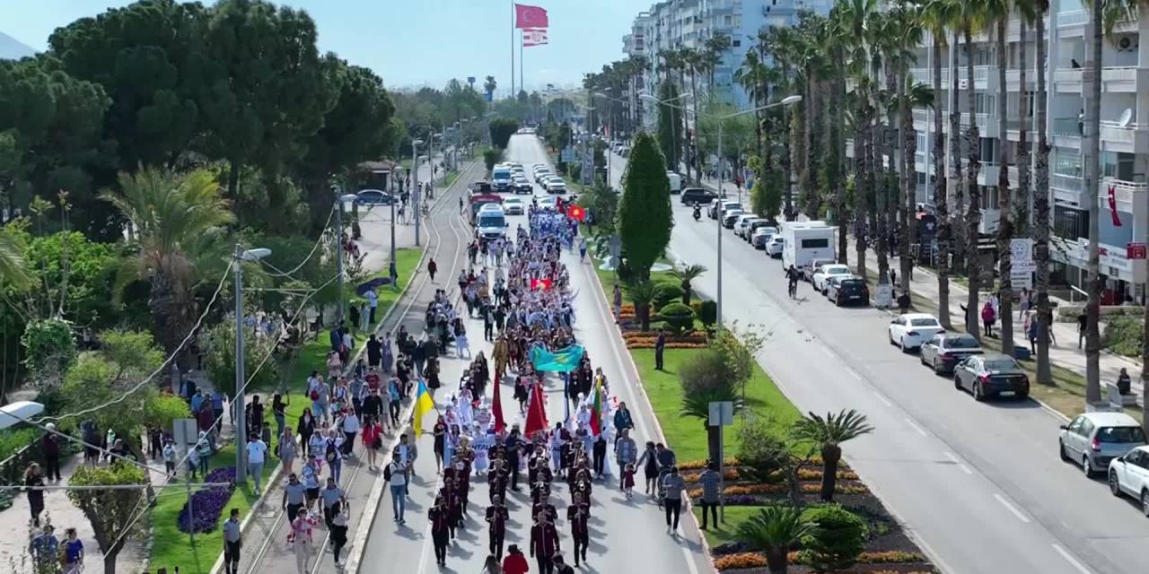 ANTALYA’DA 23 NİSAN KUTLAMALARI SEVGİ KORTEJİİLE BAŞLADI