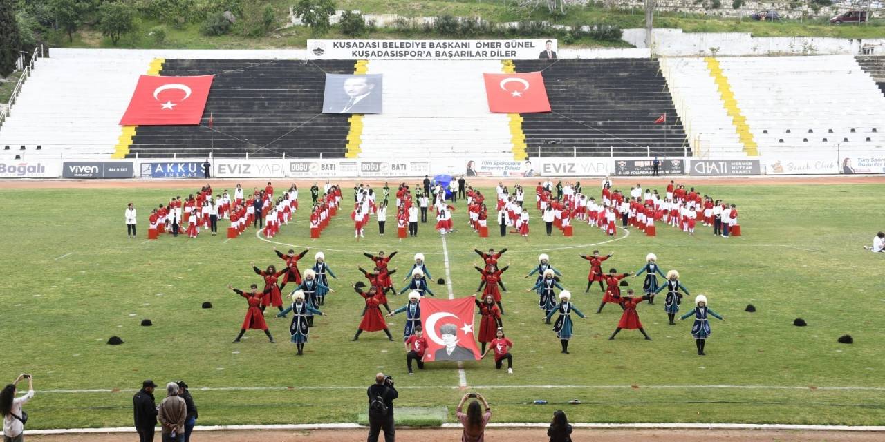 KUŞADASI’NDA 23 NİSAN ULUSAL EGEMENLİK VE ÇOCUK BAYRAMI COŞKUYLA KUTLANDI