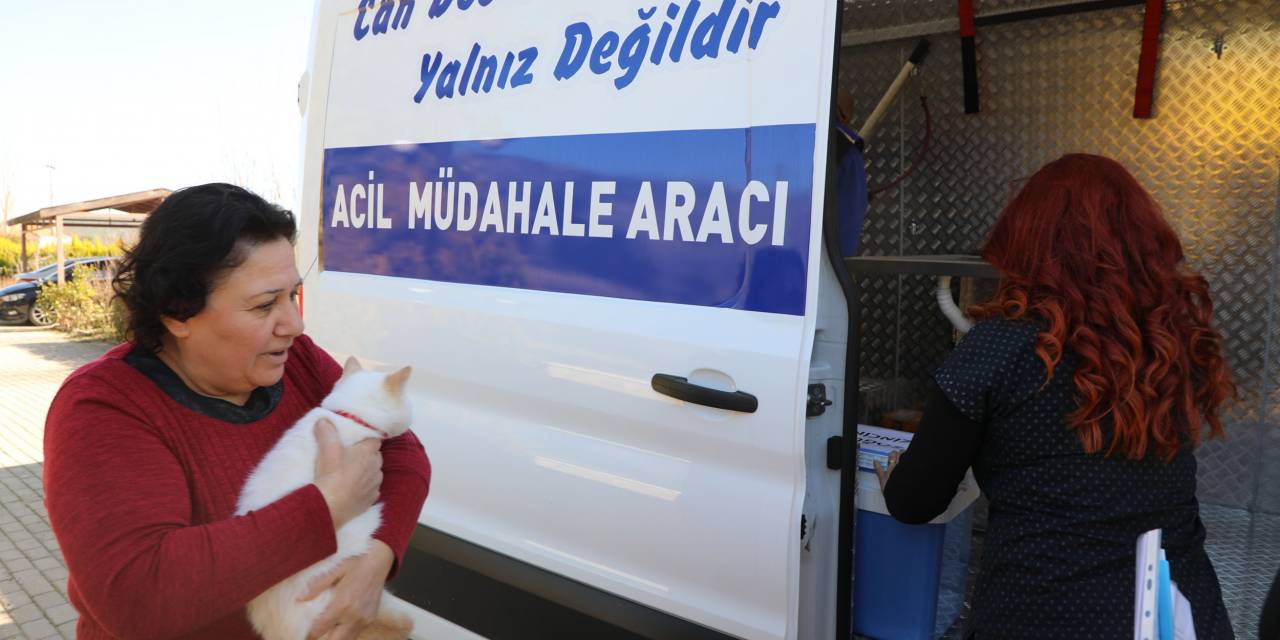 MUĞLA BÜYÜKŞEHİR BELEDİYESİ, ACİL MÜDAHALE ARACI İLE DEPREMZEDE CAN DOSTLARIN DA YANINDA