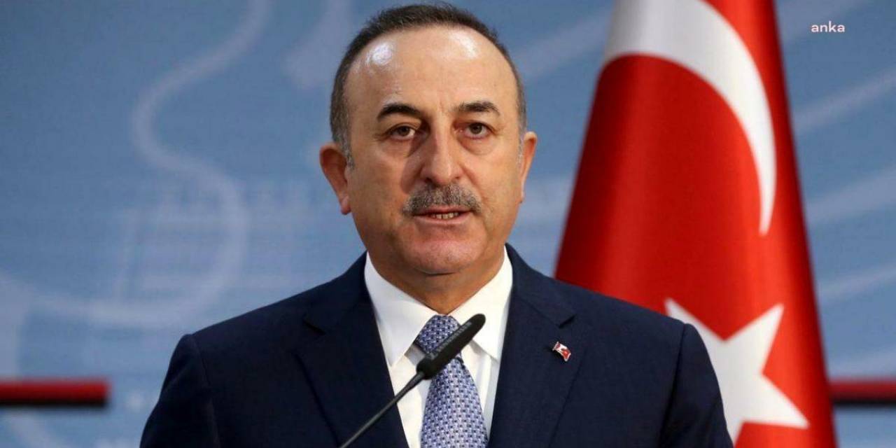 MEVLÜT ÇAVUŞOĞLU: "TARİHİÇARPITMAYA YELTENEN SİYASİŞARLATANLAR YİNE SAHNEDE"