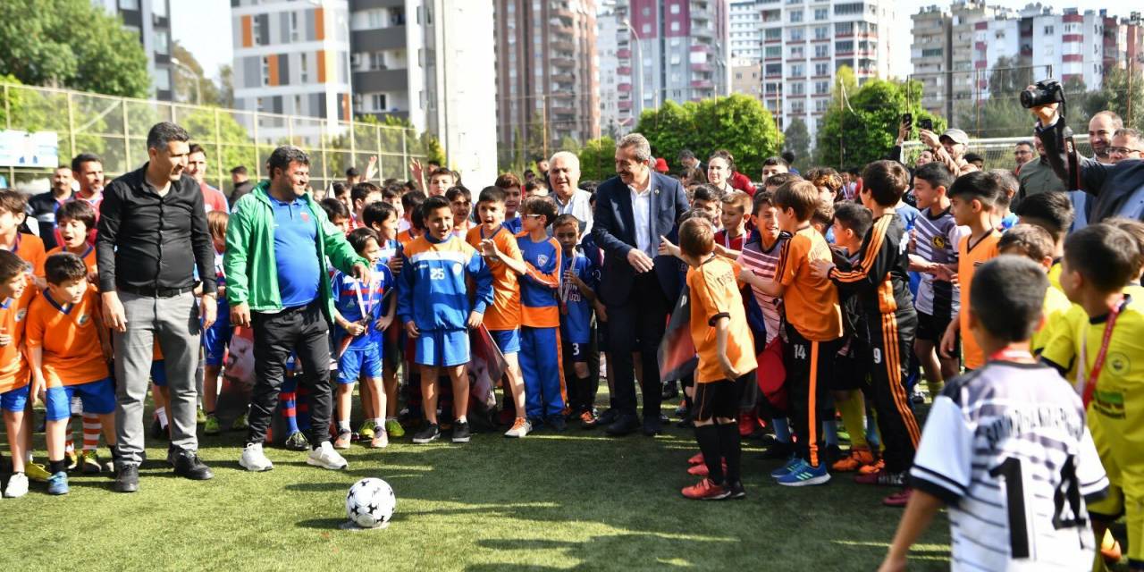 ÇUKUROVA BELEDİYESİ'NİN 'GÜLEN YÜZLER UMUT TURNUVASI' BAŞLADI