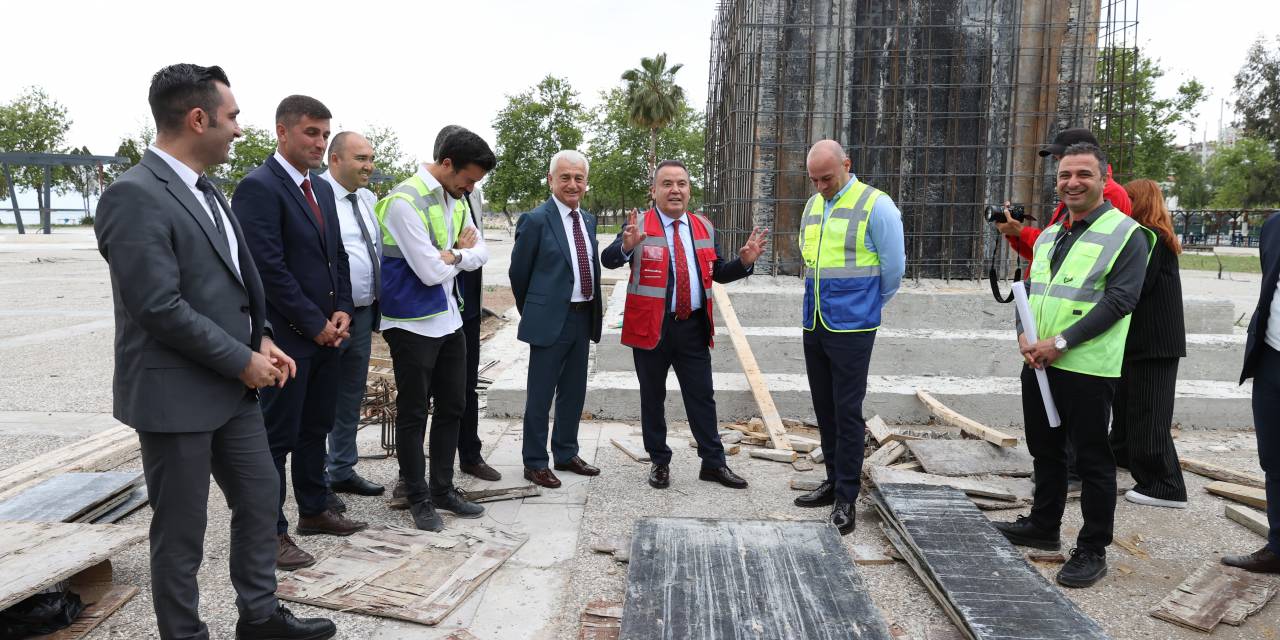 ANTALYA BÜYÜKŞEHİR, FİNİKE CUMHURİYET MEYDANI PROJESİ’NDE SONA YAKLAŞTI