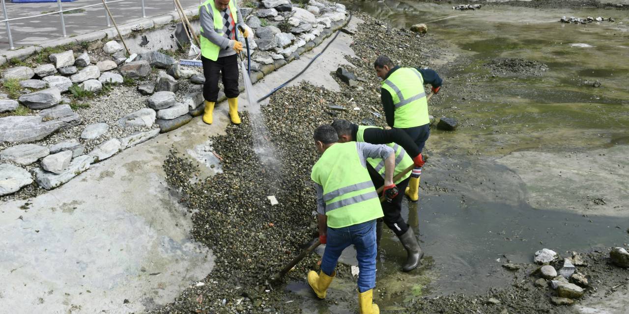 ESENYURT BELEDİYESİ, İLÇEDEKİ PARKLARI YAZA HAZIRLIYOR