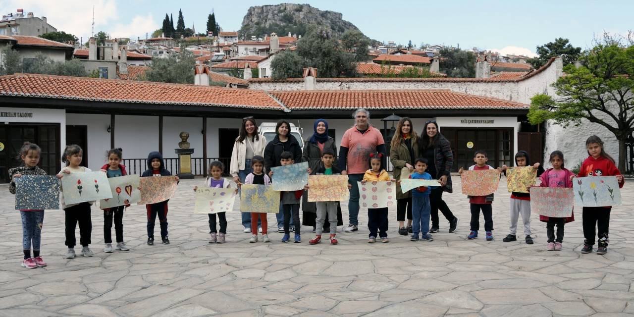 MENTEŞE’DE DEPREMZEDE ÇOCUKLAR EBRU SANATIYLA TANIŞTI