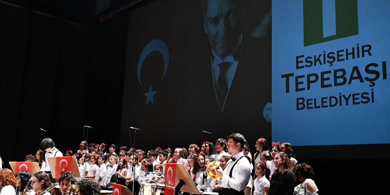 TEPEBAŞI BELEDİYESİİKİ ELİN SESİ VAR KOROSU'NDAN 23 NİSAN'A ÖZEL KONSER