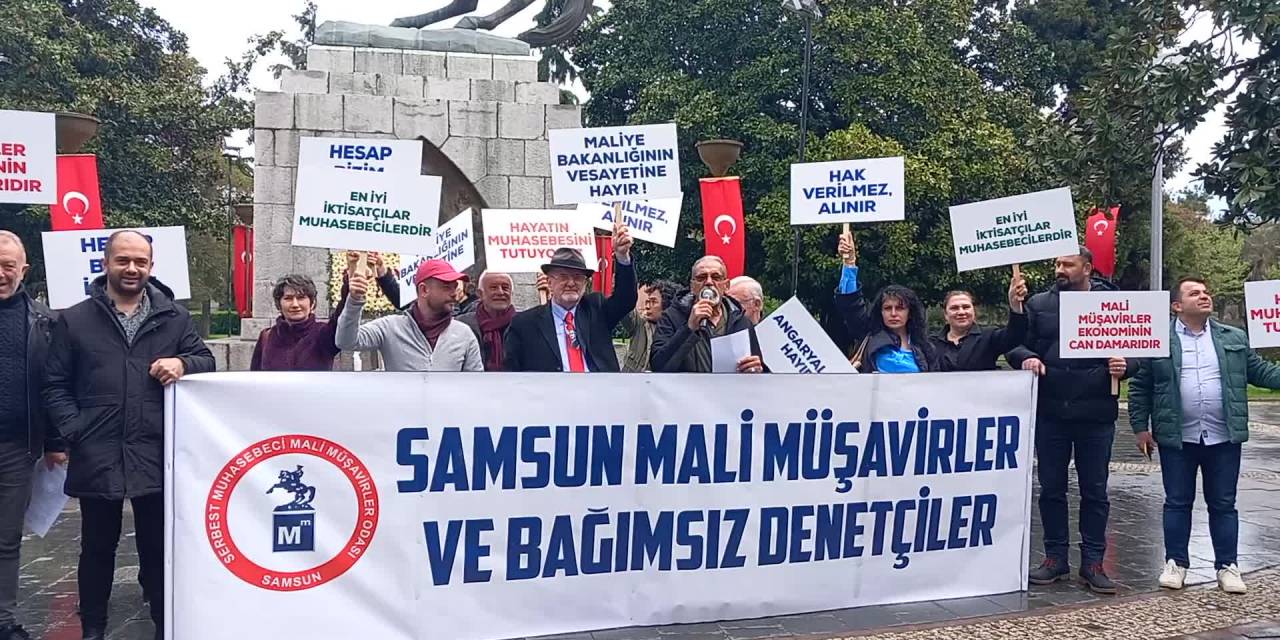 SAMSUN'DA SERBEST MUHASEBECİ MALİ MÜŞAVİRLER EYLEM YAPTI: "HEP ARTAN İŞ YÜKÜNE MARUZ KALMAKTAYIZ"