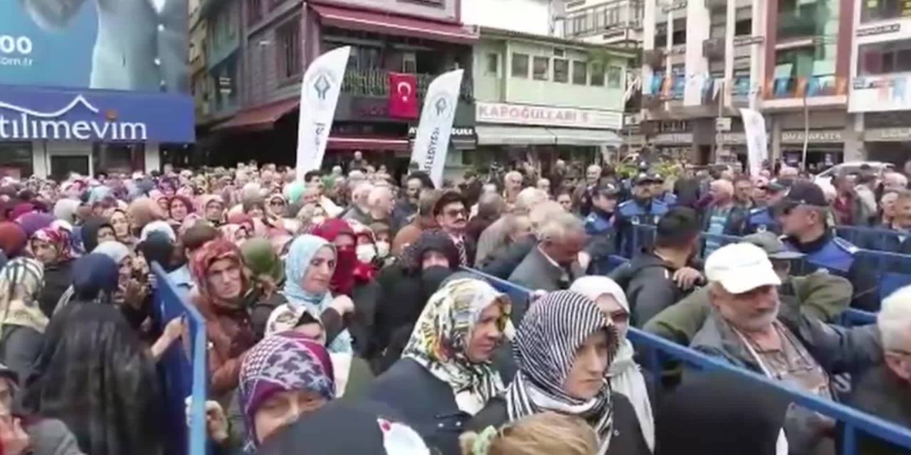 RİZE BELEDİYESİ VE RİZE ZİRAAT ODASI ÜCRETSİZ ATA TOHUMU DAĞITTI, TOHUM ALAMAYAN YURTTAŞLAR TEPKİ GÖSTERDİ