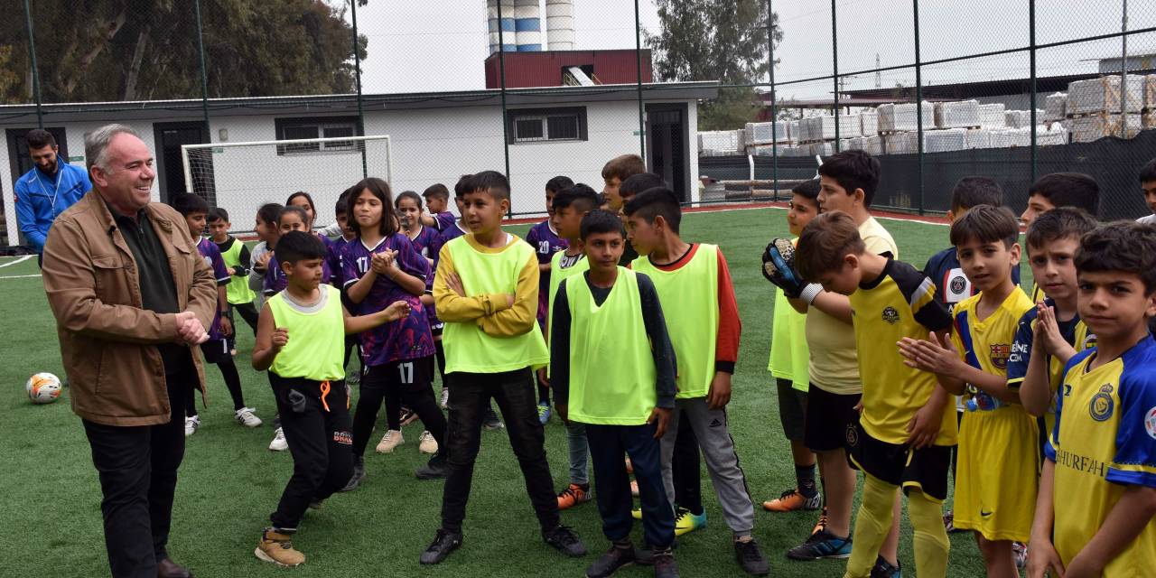 GERMENCİK'TE ‘23 NİSAN FUTBOL TURNUVASI’ BAŞLADI