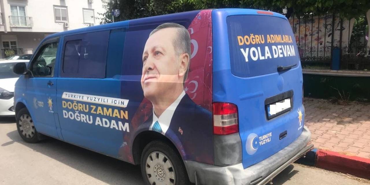 İLÇE SEÇİM KURULU, ERDOĞAN’IN SEÇİM KANUNU’NU İHLAL EDEN TÜRK BAYRAKLI GÖRSELİNİN KALDIRILMASINA KARAR VERDİ