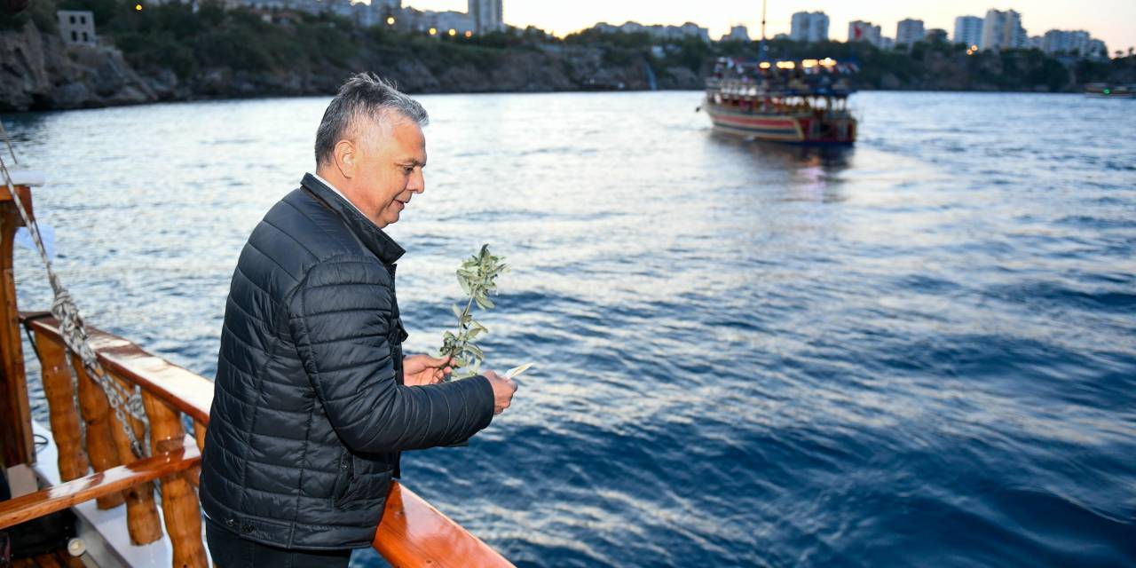 ANTALYA BAHARI, MURATPAŞA BELEDİYESİ’NİN HIDIRELLEZ ŞENLİĞİYLE KARŞILIYOR