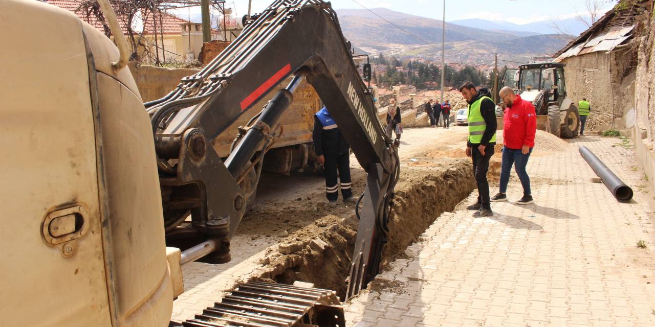 ANTALYA BÜYÜKŞEHİR BELEDİYESİ’NDEN ELMALI’DA KANALİZASYON VE ALTYAPI ÇALIŞMASI