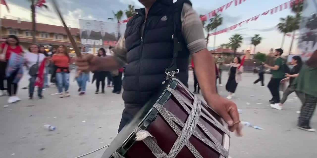 ADANALILARDAN ERKEN SEÇİM KUTLAMASI