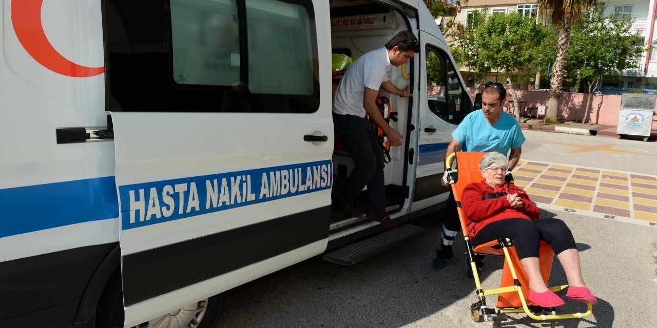 MURATPAŞA BELEDİYESİ’NİN ‘DEMOKRASİ OTOBÜSLERİ’ DEPREM BÖLGESİNE DOĞRU YOLA ÇIKIYOR