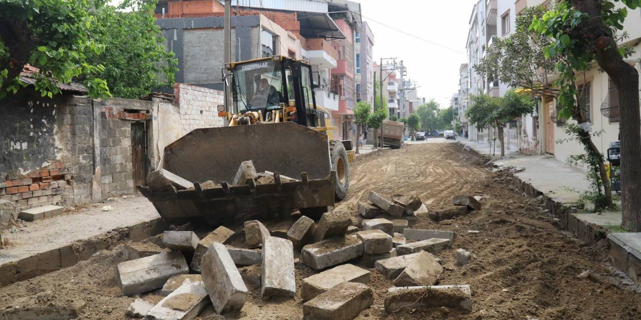 TURGUTLU  BELEDİYESİ EKİPLERİ, KENT GENELİNDE ÇALIŞMALARA DEVAM EDİYOR