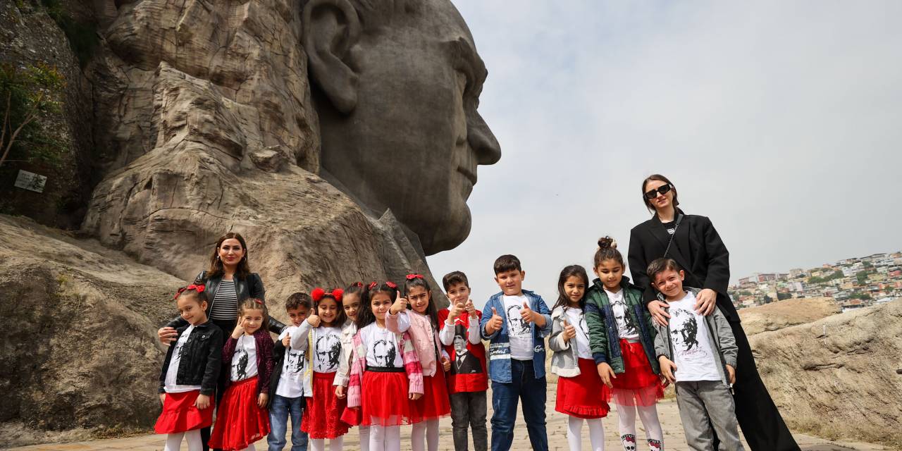 BUCALI MİNİKLERDEN ATATÜRK FOTOĞRAFLARI SERGİSİNE ZİYARET