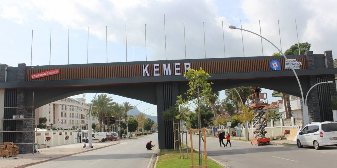 ANTALYA BÜYÜKŞEHİR BELEDİYESİ, KEMER GİRİŞ TAKINI YENİLEDİ