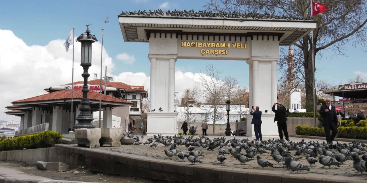 ANKARA BÜYÜKŞEHİR BELEDİYESİ, ULUS'TAKİ HÜKÜMET CADDESİ’Nİ YENİLİYOR