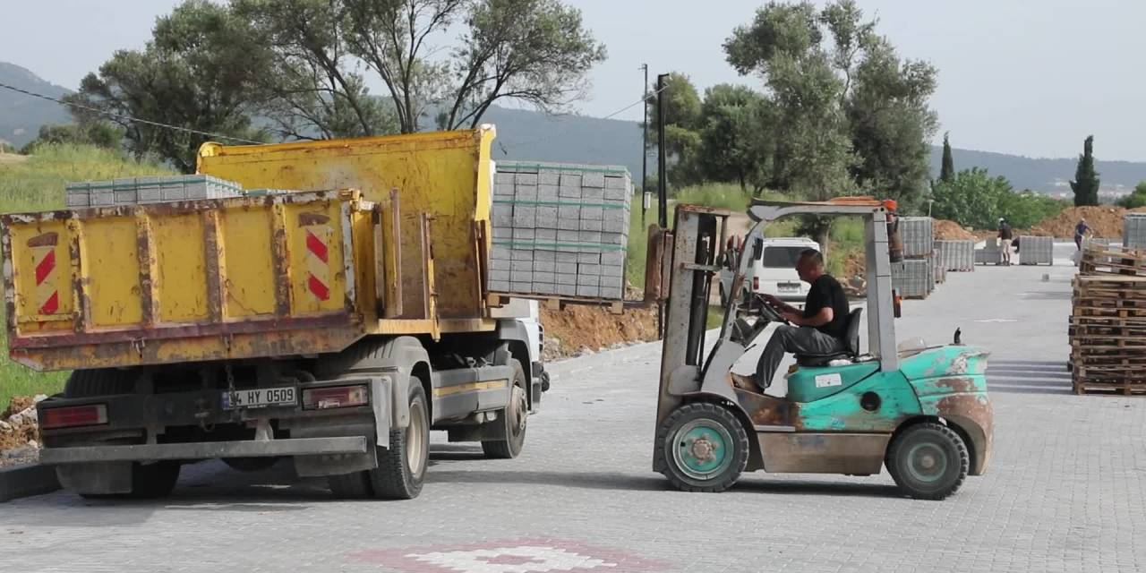 MENDERES BELEDİYESİ'NDEN BARBAROS’TA YOL ÇALIŞMASI