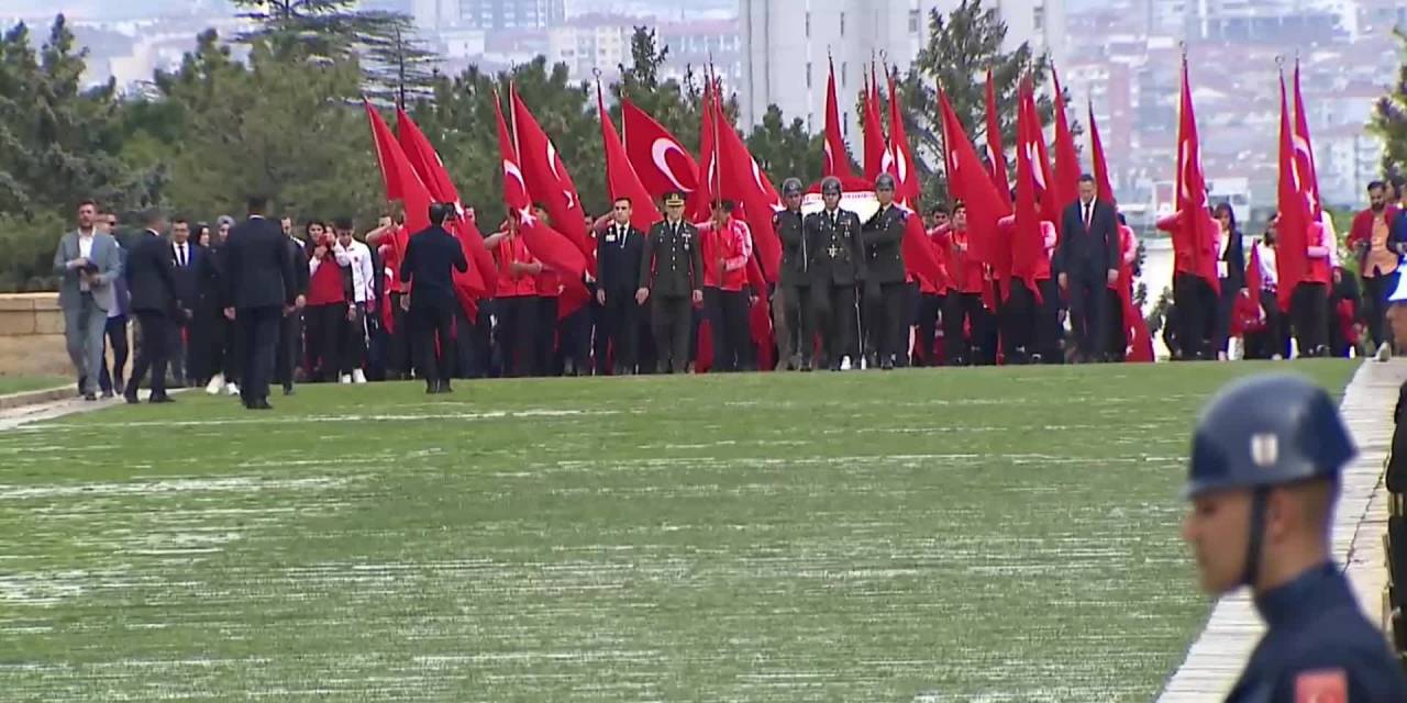 19 MAYIS ATATÜRK’Ü ANMA, GENÇLİK VE SPOR BAYRAMI İÇİN ANITKABİR’DE RESMİ TÖREN DÜZENLENDİ