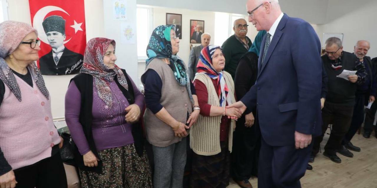 KOCA ÇINAR YAŞAM MERKEZLERİNİ ZİYARET EDEN ODUNPAZARI BELEDİYE BAŞKANI KURT: “SİZİ ASLA YALNIZ BIRAKMAYACAĞIZ”