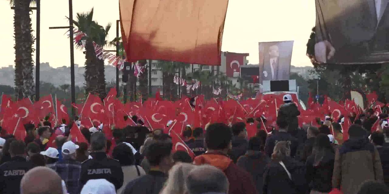 BÜYÜKÇEKMECE'DE  BAĞIMSIZLIK MÜCADELESİNİN 104’ÜNCÜ YIL DÖNÜMÜNE YAKIŞIR KUTLAMA