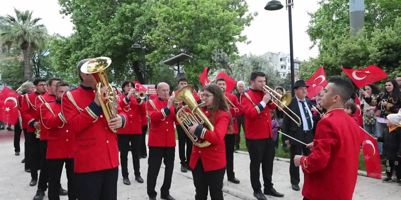 MUDANYA’DA 19 MAYIS KUTLAMALARI, KOLPA KONSERİİLE FİNAL YAPTI