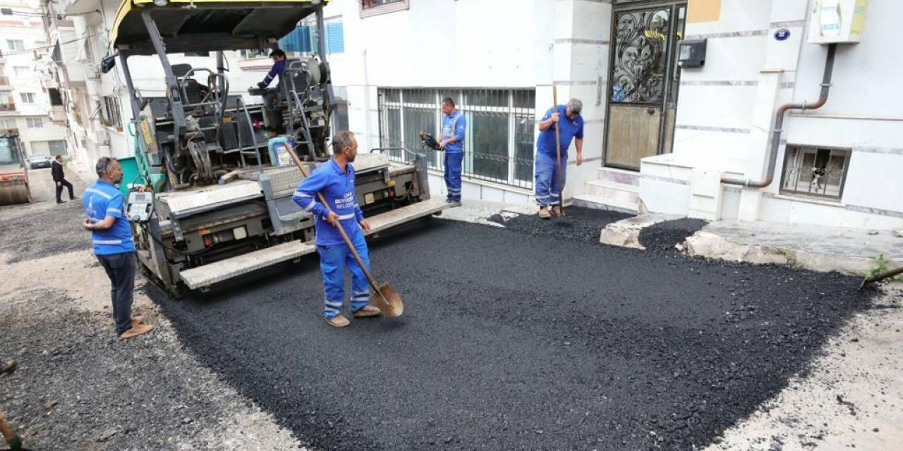 BAYRAKLI BELEDİYESİ, YOL ÇALIŞMALARINI SÜRDÜRÜYOR