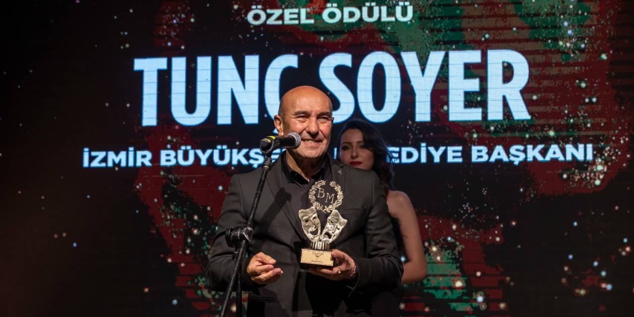 TUNÇ SOYER, MUVAHHİT TİYATRO ÖDÜLLERİ'NDE ‘GOLDEN BRIDGE ÖZEL ÖDÜLÜ’NE LAYIK GÖRÜLDÜ