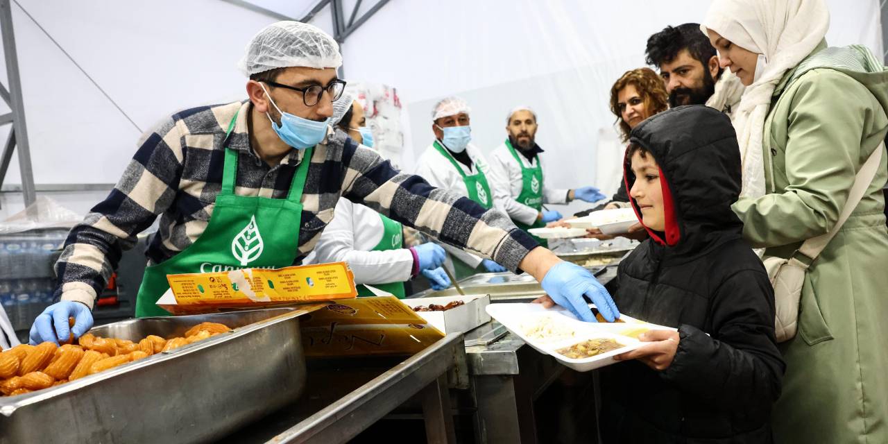 ÇANKAYA BELEDİYESİ, KAHRAMANMARAŞ’TA İFTAR ÇADIRI KURDU