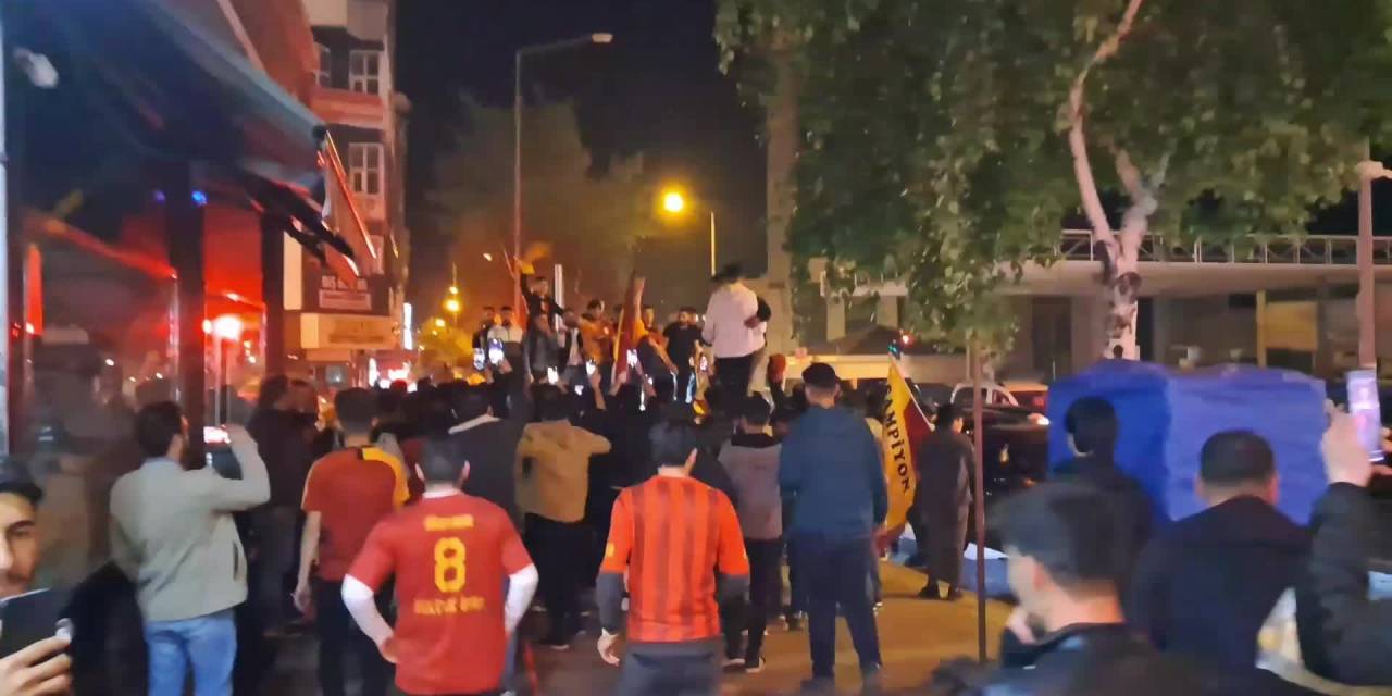 KARS’TA GALATASARAY’IN ŞAMPİYONLUK COŞKUSU YAŞANDI