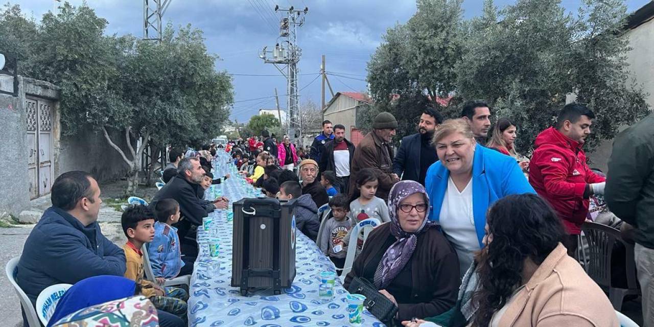 CEYHAN BELEDİYE BAŞKANI ERDEM, İLK İFTARDA YURTTAŞLARLA BİR ARAYA GELDİ