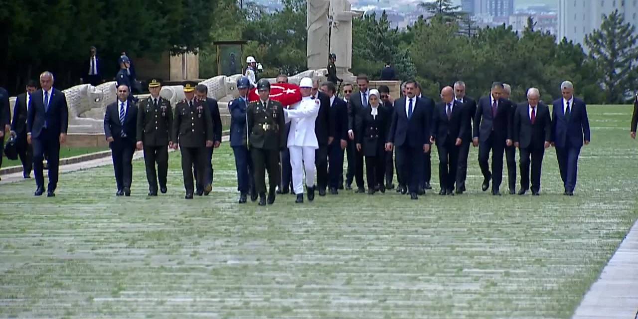 Cumhurbaşkanı Erdoğan, Yeni Kabine Üyeleriile Birlikte Anıtkabir’i Ziyaret Etti