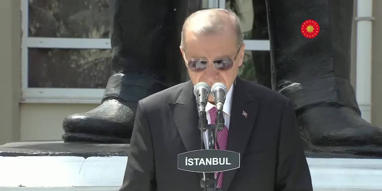 Erdoğan, İstanbul’da Karne Törenine Katıldı: "Merdiven Altı Kapkaççılara Kendinizi Kaptırmayın"