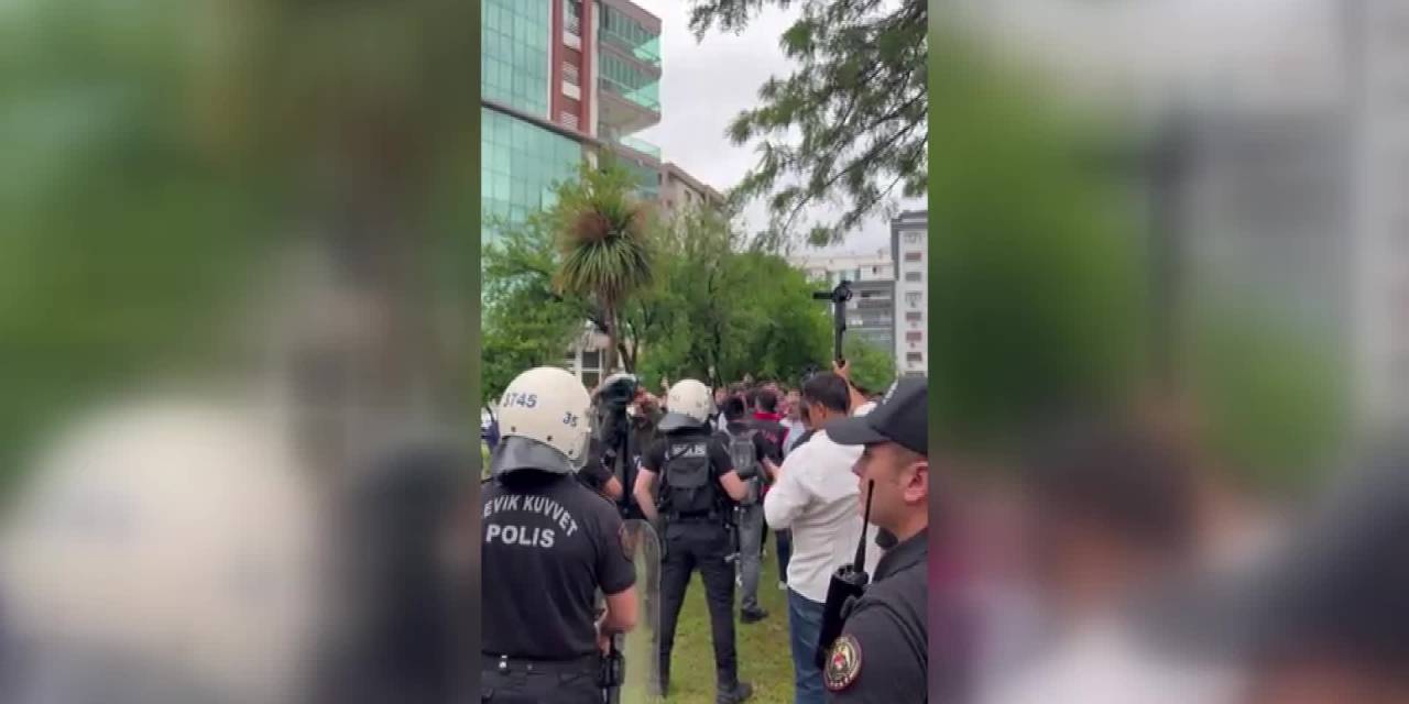 İzmir Barosu’nun “Onur Ayı Kahvaltısı”, Lgbti Karşıtları Tarafından Protesto Edildi