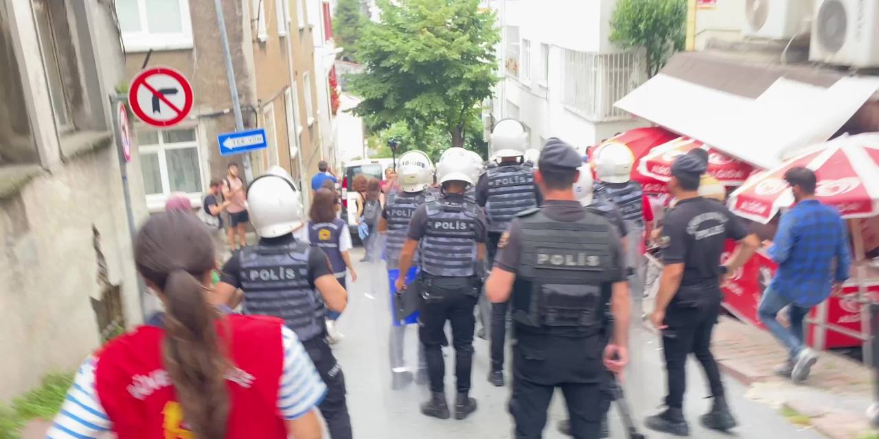 İstanbul’da Trans Onur Yürüyüşü'ne Polis Müdahalesi: Biriçocuk 8 Gözaltı