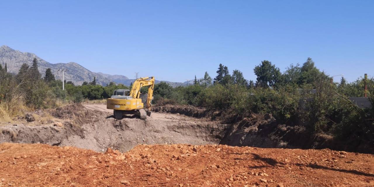 Konyaaltı’nda Yol Çalışmaları Devam Ediyor