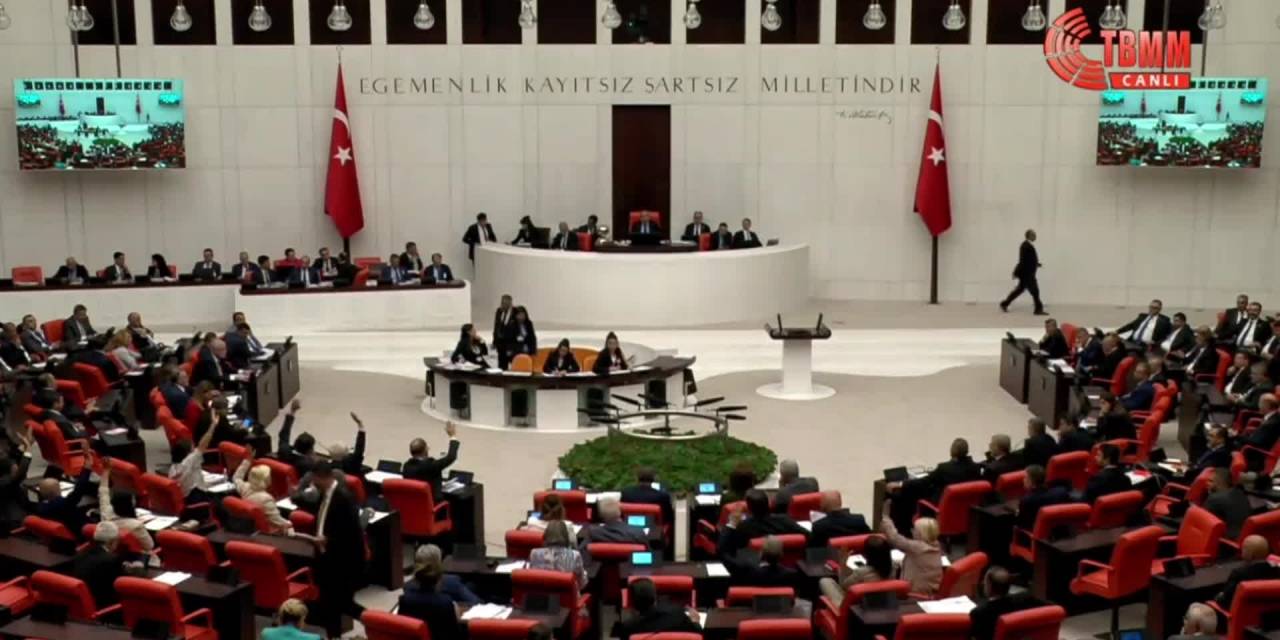 Memur Emeklilerinin Aylıklarına Yüzde 25 Artış Yapan Düzenleme Tbmm Genel Kurulu’nda Kabul Edildi