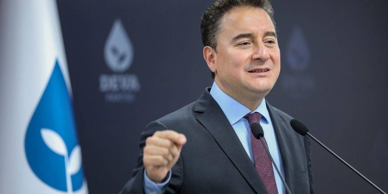 Babacan: “Filenin Sultanları’nı Tebrik Ediyorum. Kadın Sporcularımız Sayesinde Dünyanın Zirvesindeyiz”