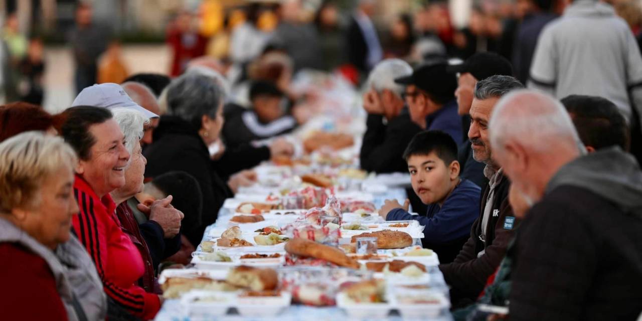 DİDİM BELEDİYESİ, İLÇE HALKINI İFTAR YEMEKLERİNDE BULUŞTURUYOR