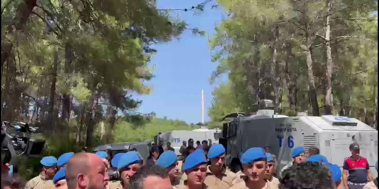 Akbelen Ormanı’nda Ağaçların Kesilmesine Karşı Çıkan Köylülere Jandarma Müdahale Etti, 2 Kişi Gözaltına Alındı