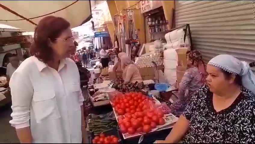 Aydınlı Pazarcı: “Önceden Gaz, Su, Ekmek Kuyruğu Yok Muydu? Hepsi Vardı, Şu Anda Kuyruk Yok Ama Alım Da Yok”