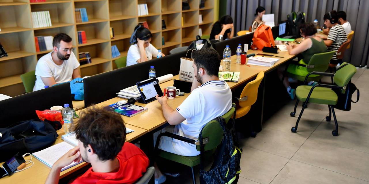 Mersin Büyükşehir Belediyesi Adres Okuma Salonu’na İlgi Devam Ediyor