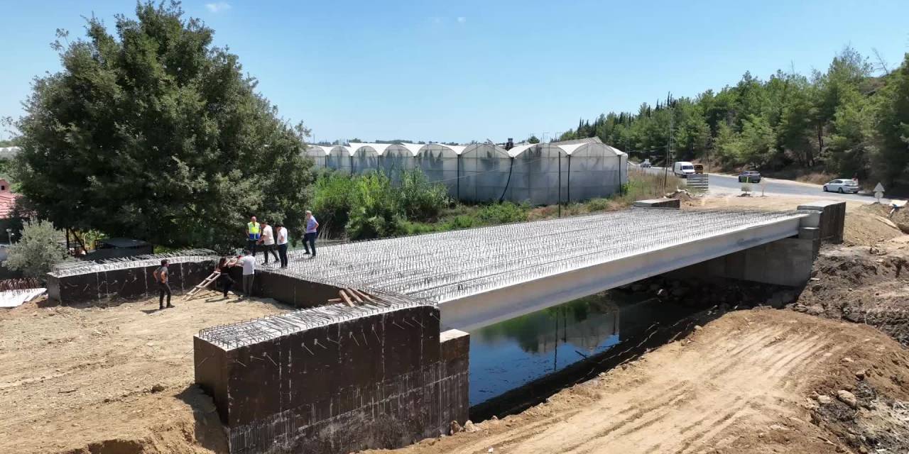 Antalya Büyükşehir Belediyesi, Manavgat Naras Köprüsü’nde Yenileme Çalışmalarına Devam Ediyor